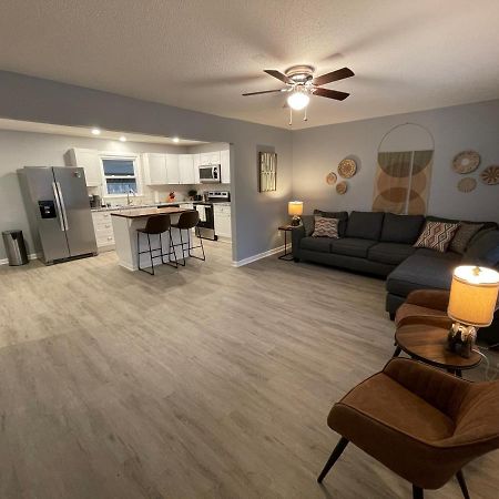 Remodeled Cottage With Sunroom Manchester Exterior photo