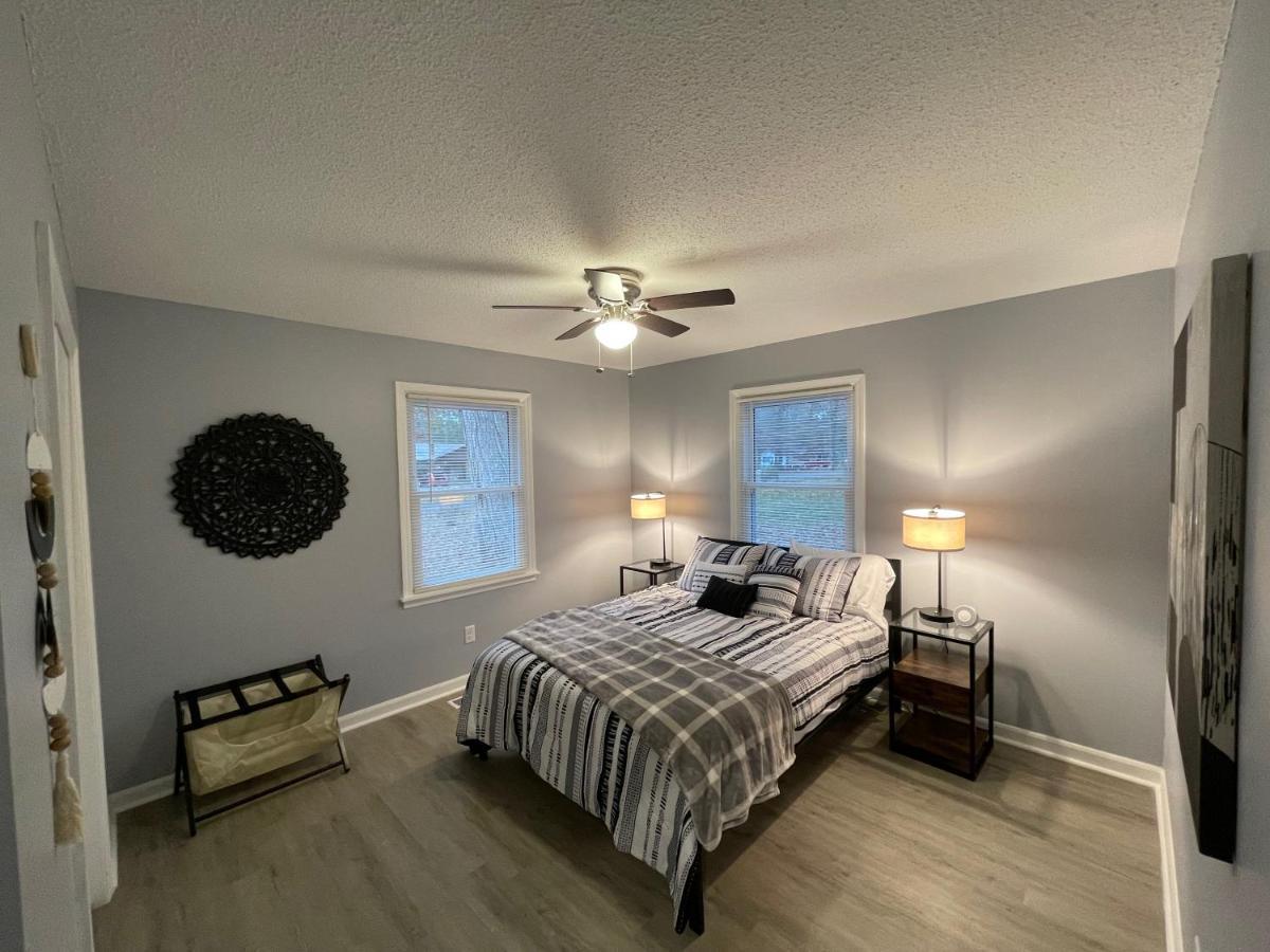 Remodeled Cottage With Sunroom Manchester Exterior photo