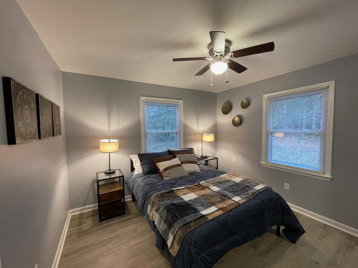 Remodeled Cottage With Sunroom Manchester Exterior photo