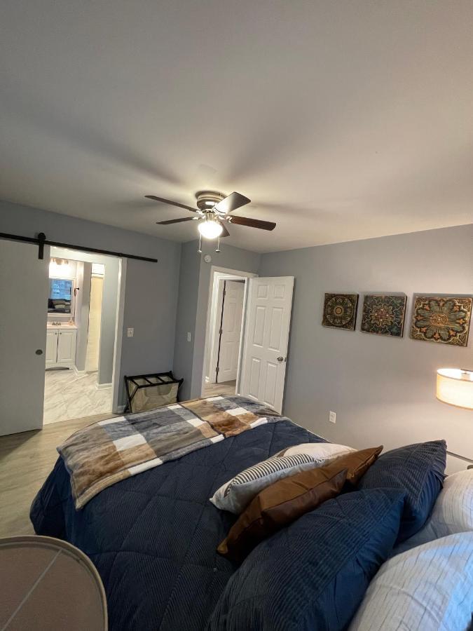 Remodeled Cottage With Sunroom Manchester Exterior photo
